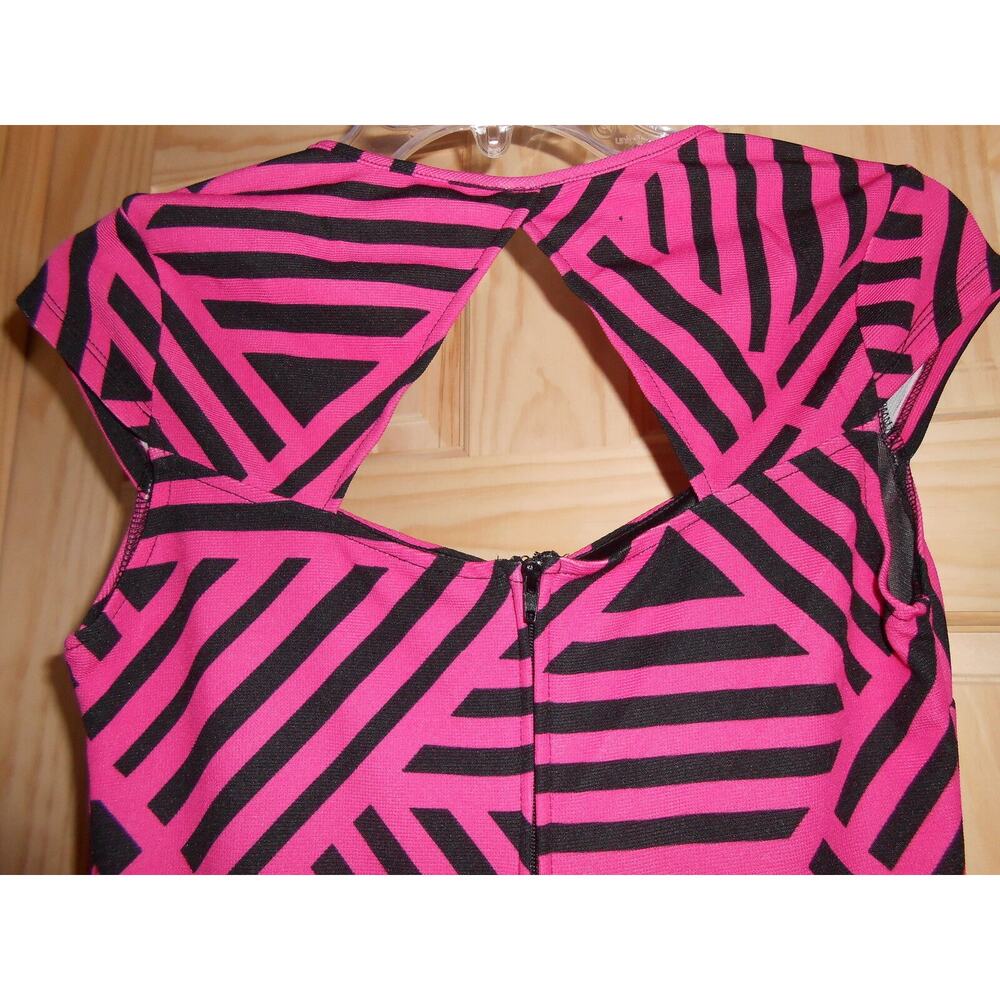 NEW Cap Sleeve Cute Knee Length Black/Pink Striped Short Dress Flare sz Small - Picture 5 of 5